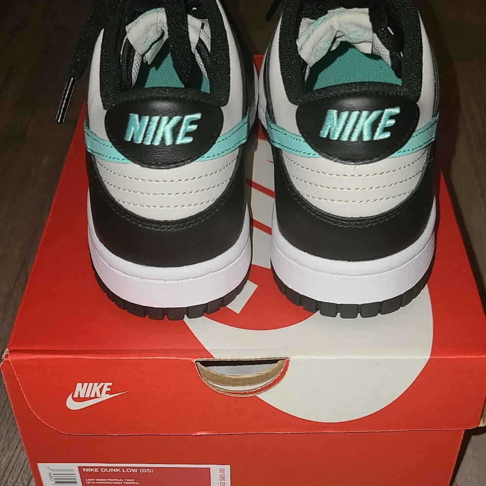 Nike Dunk Low (GS) - Picture 2 of 5